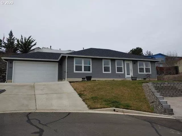 137 ANGELCREST CT, Roseburg, OR 97471