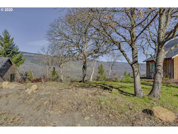 Mosier, OR 97040,895 FIFTH AVE