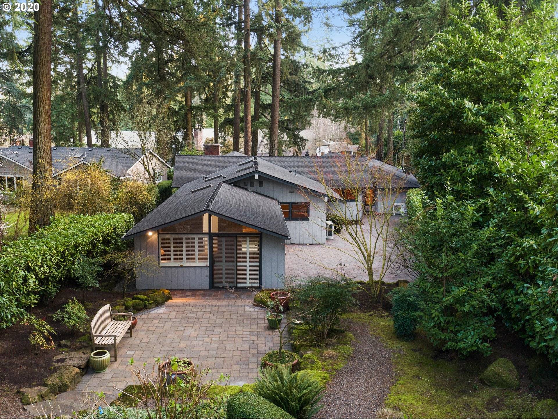 1061 CHANDLER RD, Lake Oswego, OR 97034