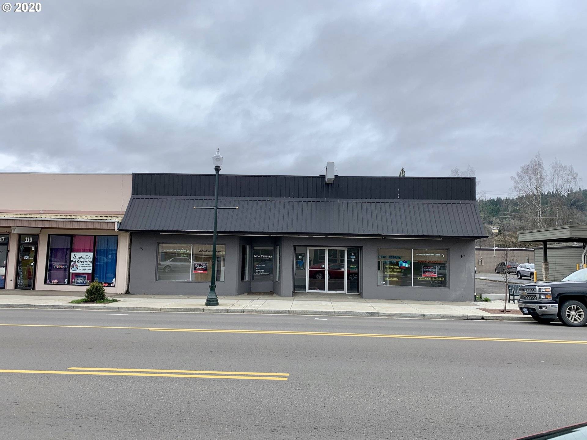 121 E CENTRAL AVE, Sutherlin, OR 97479