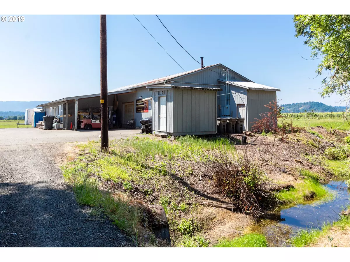 Roseburg, OR 97471,223 CEDRUS LN