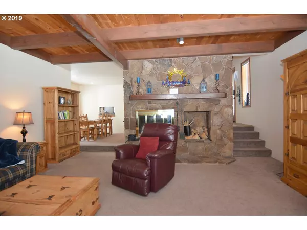 Sunriver, OR 97707,17745 RED WING LN