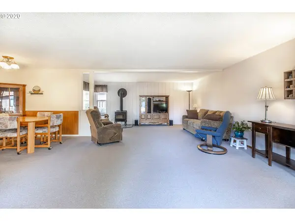 Eugene, OR 97401,376 VAN DUYN ST