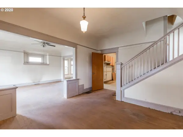 5837 NE CLEVELAND AVE, Portland, OR 97211