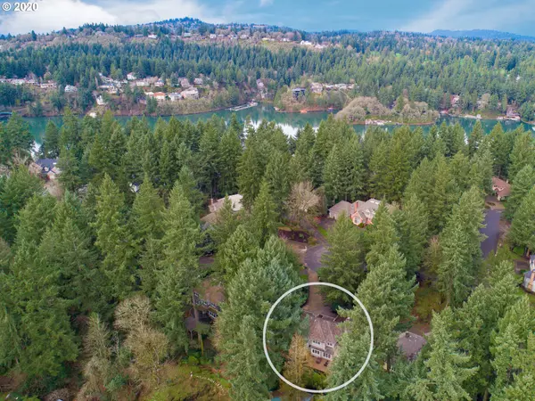 Lake Oswego, OR 97034,950 SCHUKART LN