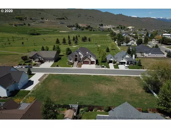 Baker City, OR 97814,800 W FAIRWAY DR