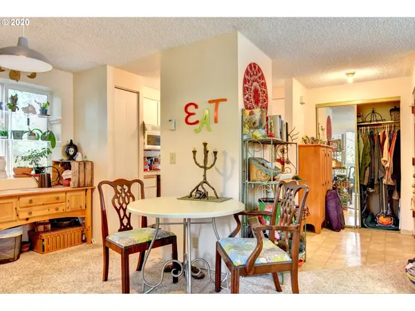 2125 HAWKINS LN, Eugene, OR 97405