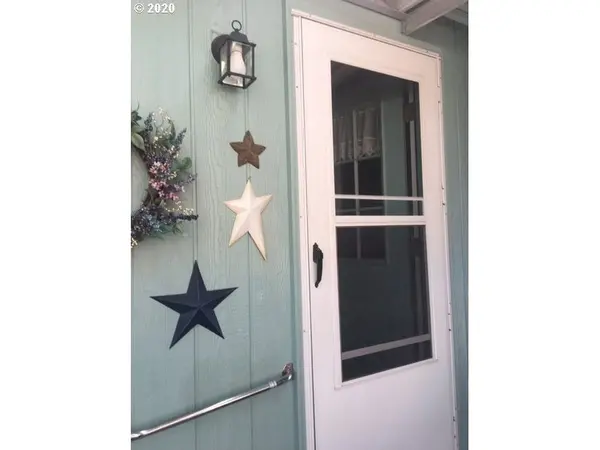 3700 BABCOCK LN #SP102, Eugene, OR 97401