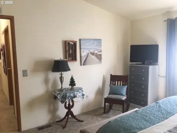 3700 BABCOCK LN #SP102, Eugene, OR 97401