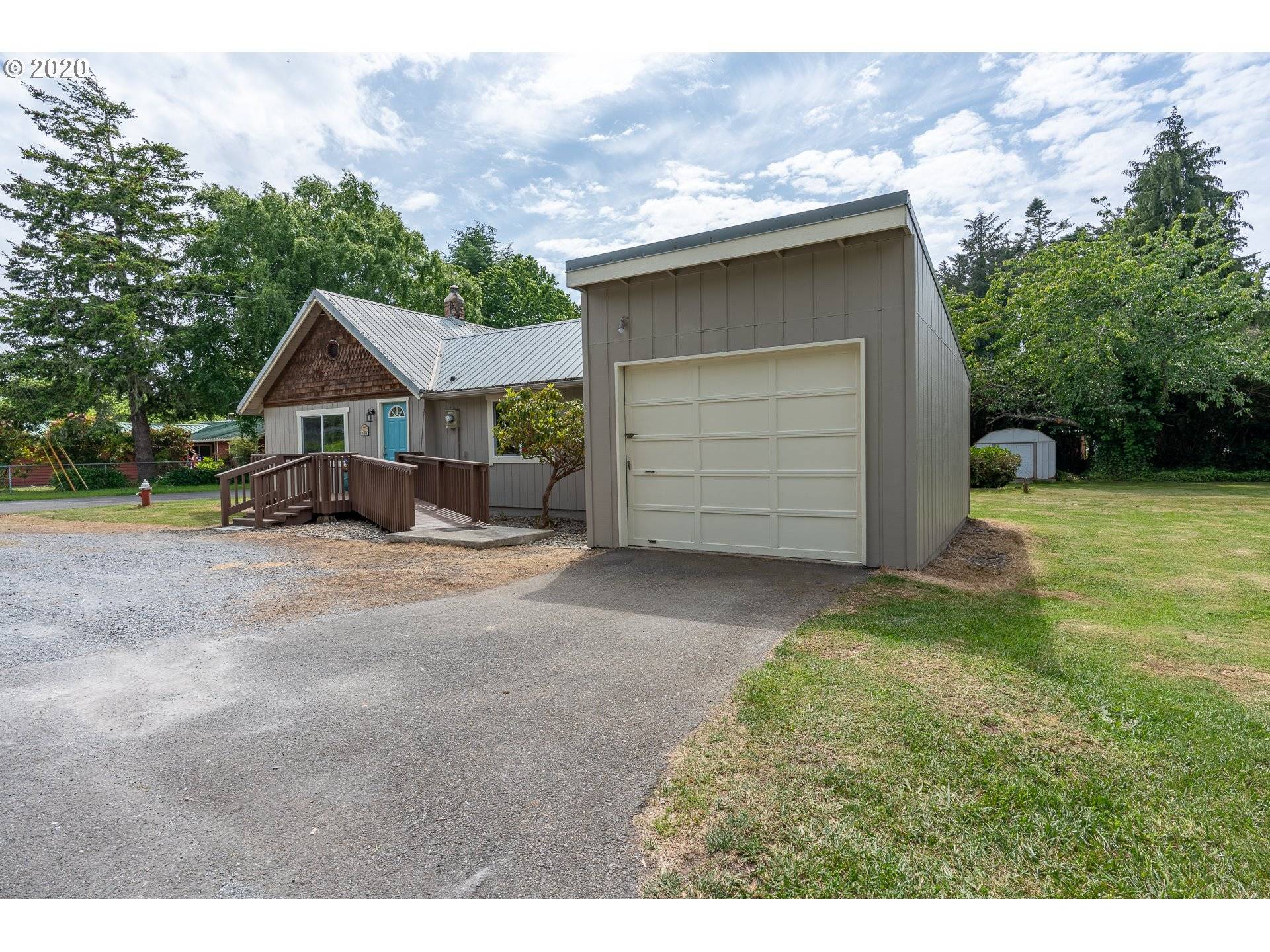 Bandon, OR 97411,421 LEXINGTON AVE NE