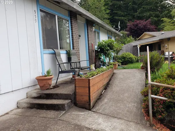 959 S CT, Cottage Grove, OR 97424