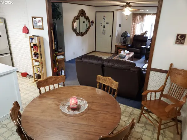 959 S CT, Cottage Grove, OR 97424