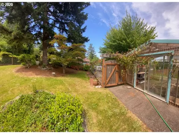 Florence, OR 97439,5222 HILLTOP DR