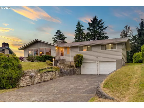 27 Skyline PL, Astoria, OR 97103