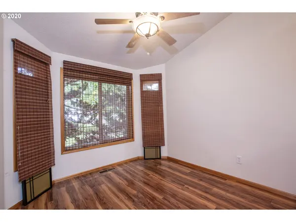 79 SANDALWOOD LOOP, Creswell, OR 97426