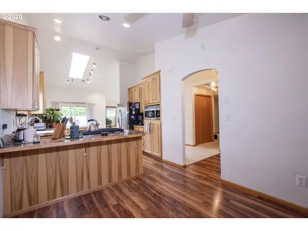 79 SANDALWOOD LOOP, Creswell, OR 97426