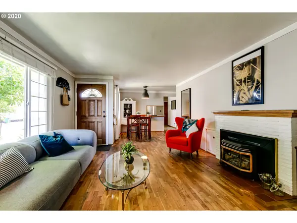 194 HATTON AVE, Eugene, OR 97404