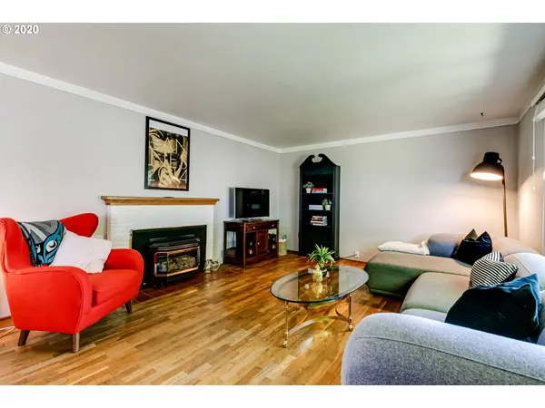 194 HATTON AVE, Eugene, OR 97404