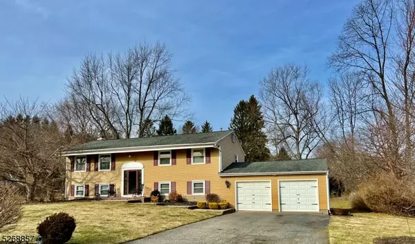 6 Rolling Ridge Dr, Washington Twp., NJ 07853