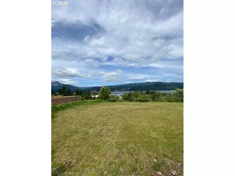 70 SE SHAHALA DR, Cascade Locks, OR 97014