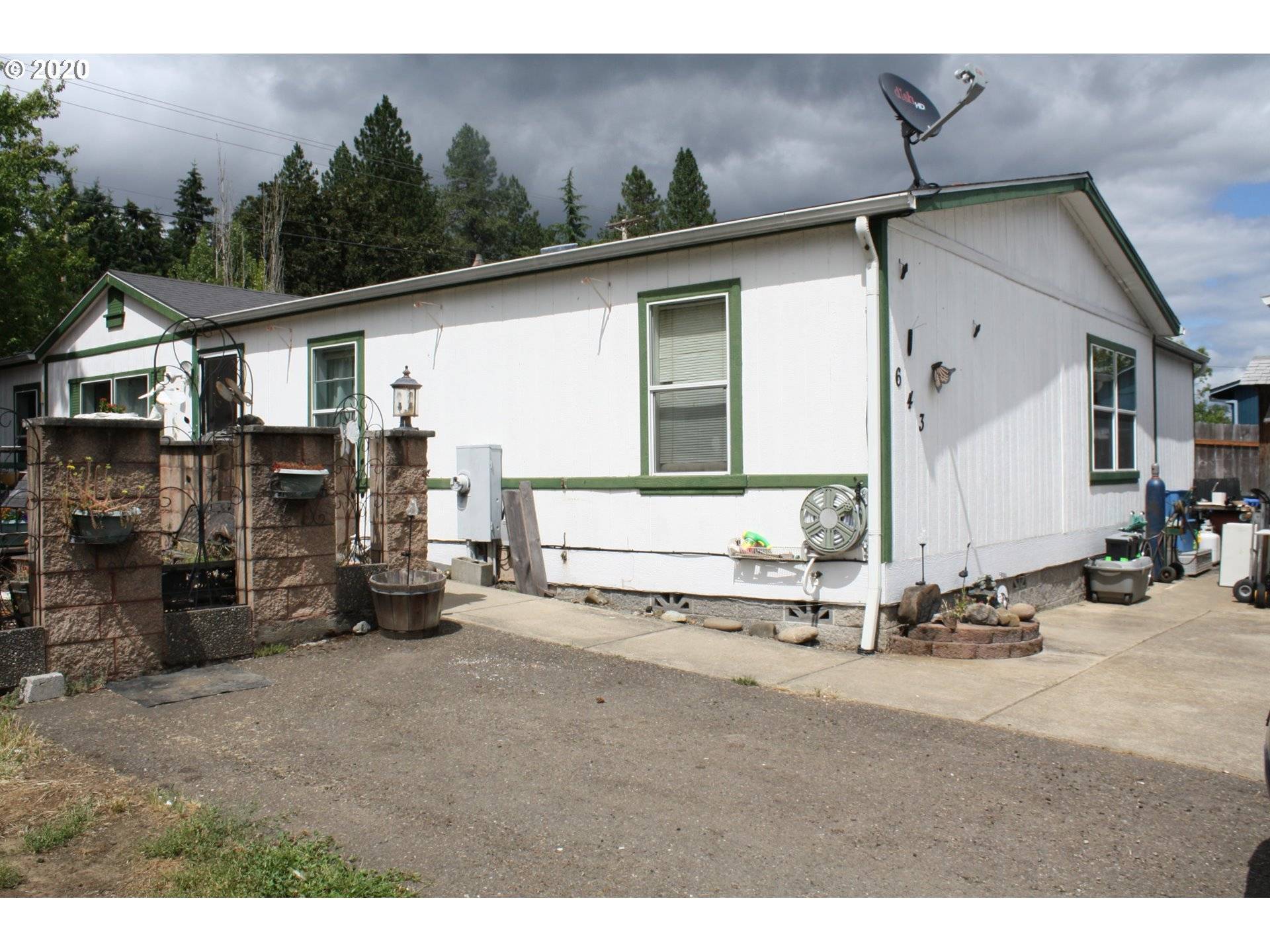 643 W SECOND AVE, Sutherlin, OR 97479