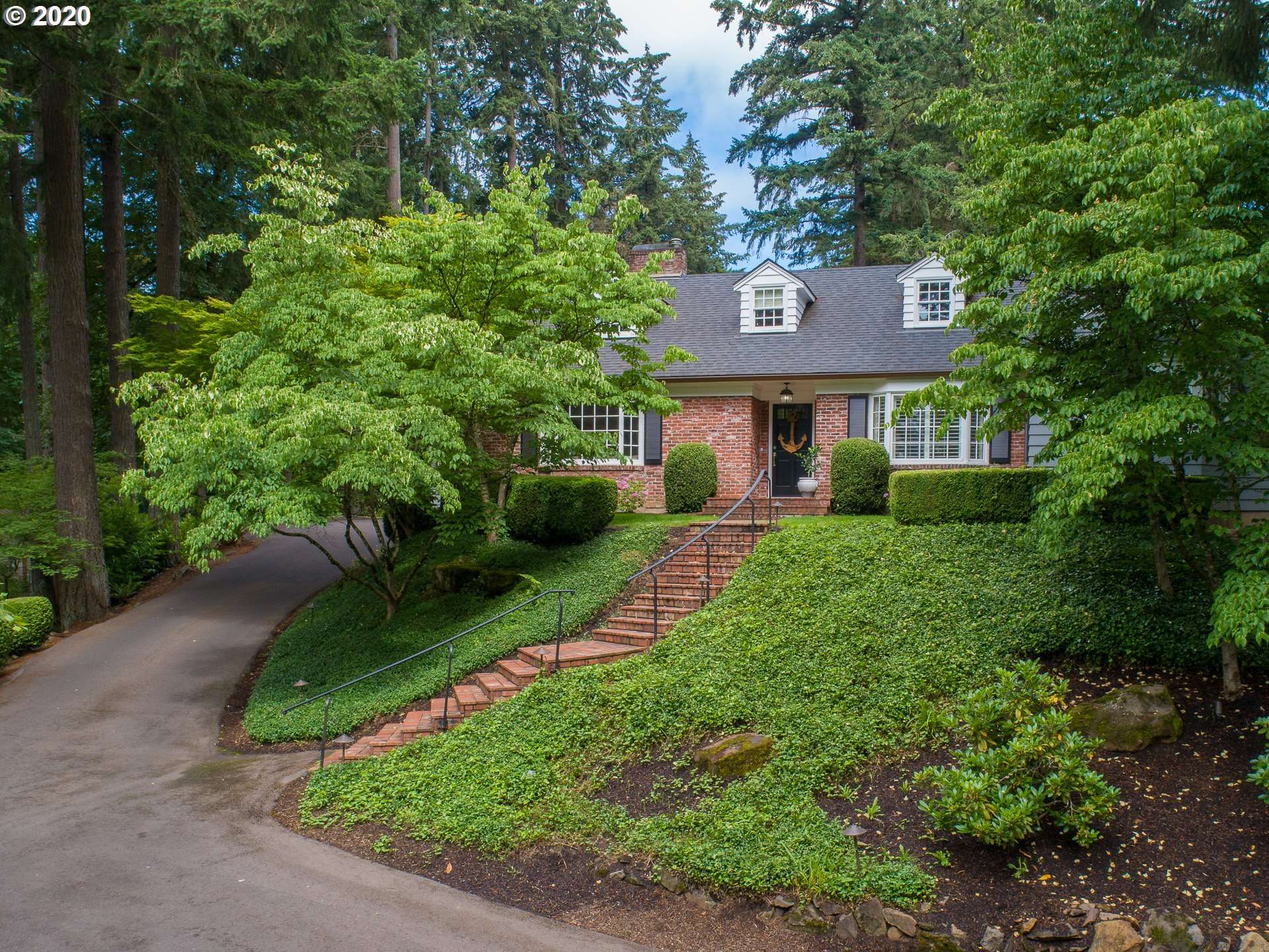 310 IRON MOUNTAIN BLVD, Lake Oswego, OR 97034