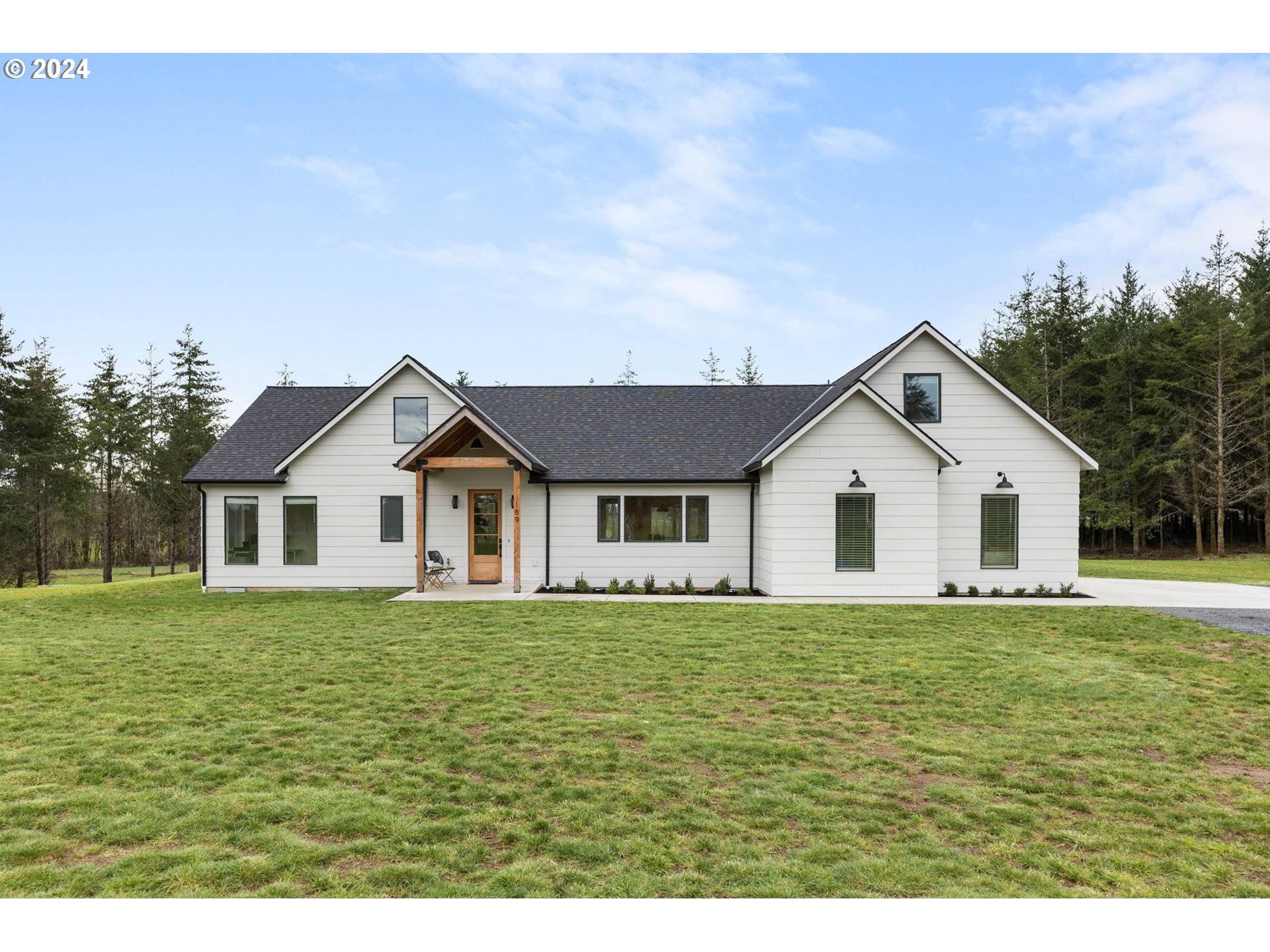 189 BEAR CREEK LN, Winlock, WA 98596