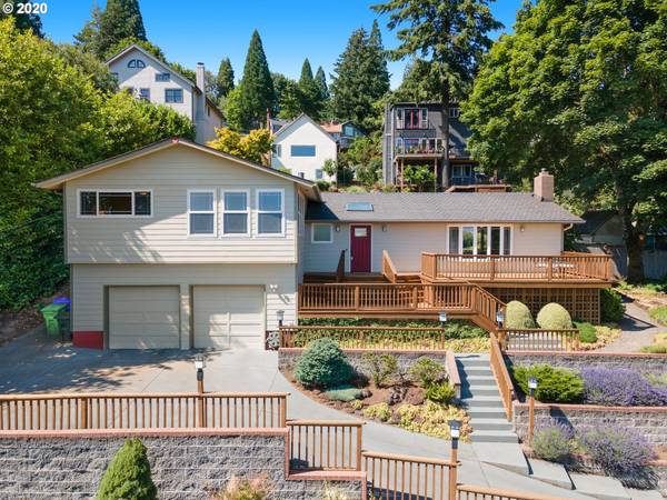 3723 SW HILLSIDE DR, Portland, OR 97221