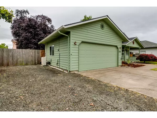 1425 W 13TH AVE, Junction City, OR 97448