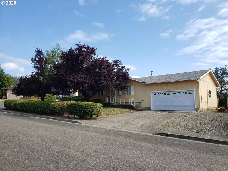 701 PENNY LN, Riddle, OR 97469