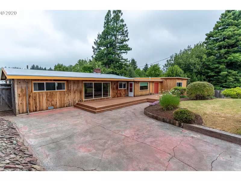 1055 W 9TH ST, Coquille, OR 97423