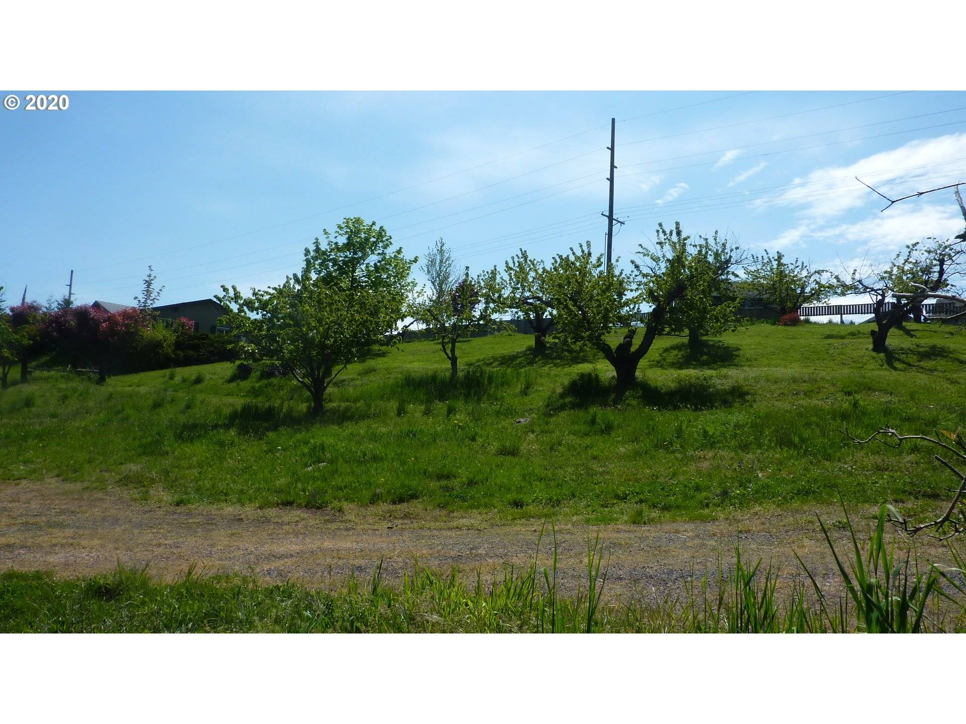 White Salmon, WA 98672,525 NW LOOP RD