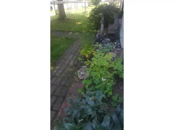 Cottage Grove, OR 97424,1214 E MADISON AVE