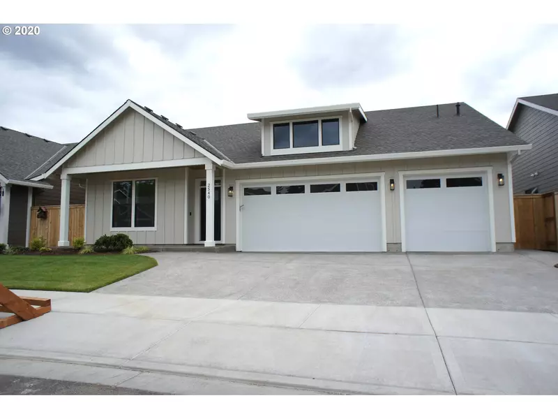 2540 N Lydia LOOP, Hubbard, OR 97032