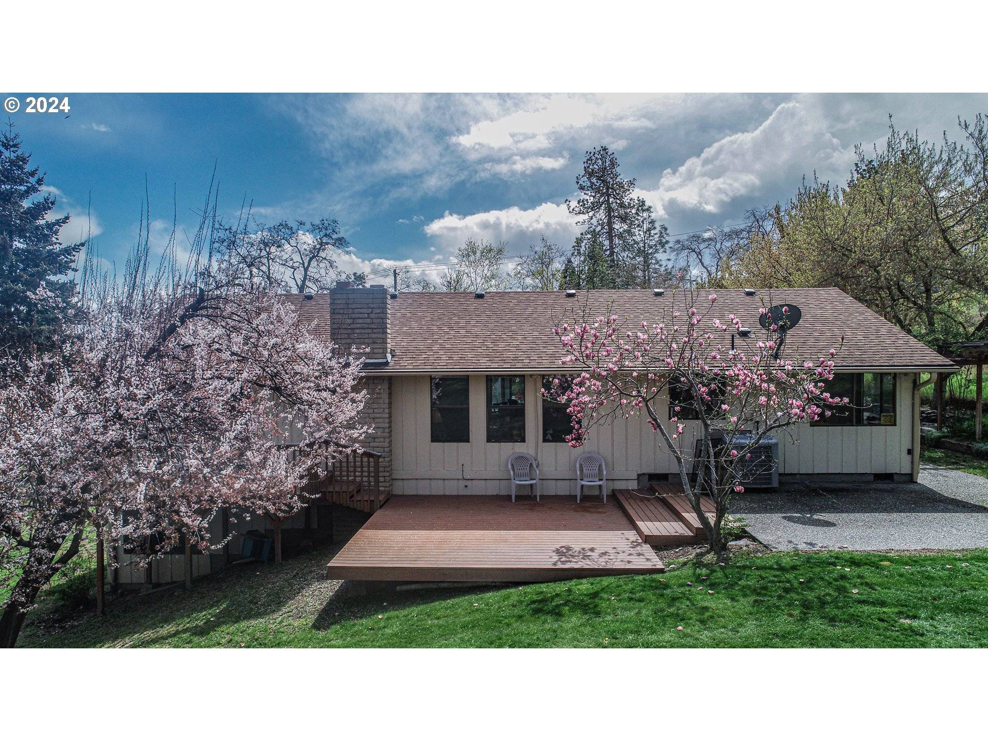 2214 W 10TH ST, The Dalles, OR 97058