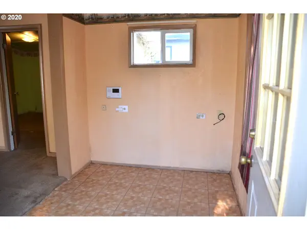 415 S 51ST PL, Springfield, OR 97478