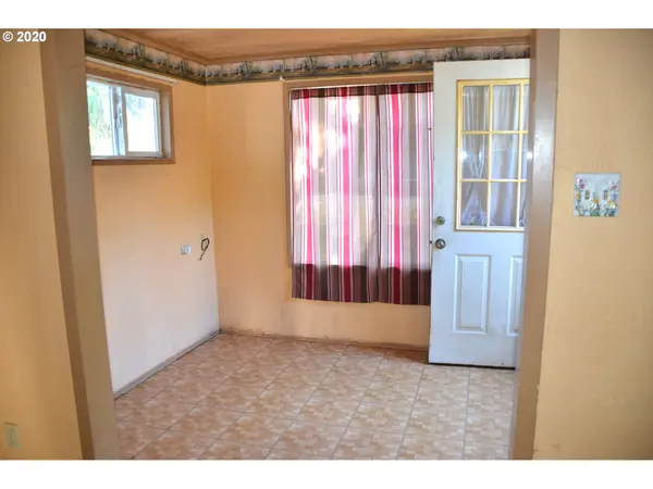 415 S 51ST PL, Springfield, OR 97478