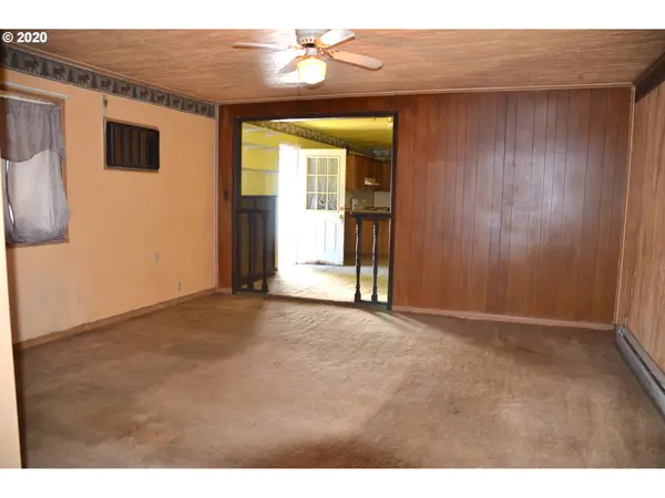 415 S 51ST PL, Springfield, OR 97478