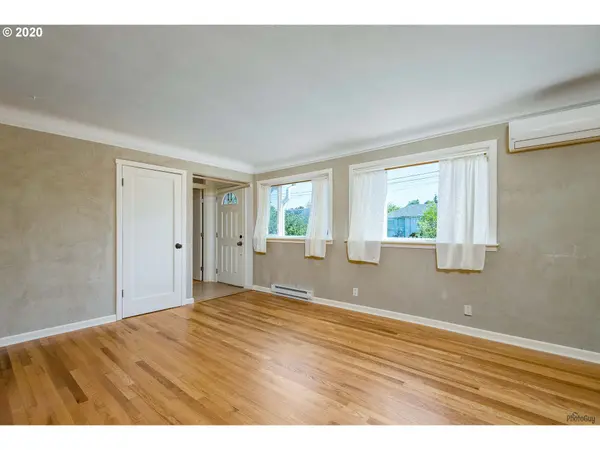 267 E 30TH AVE, Eugene, OR 97405