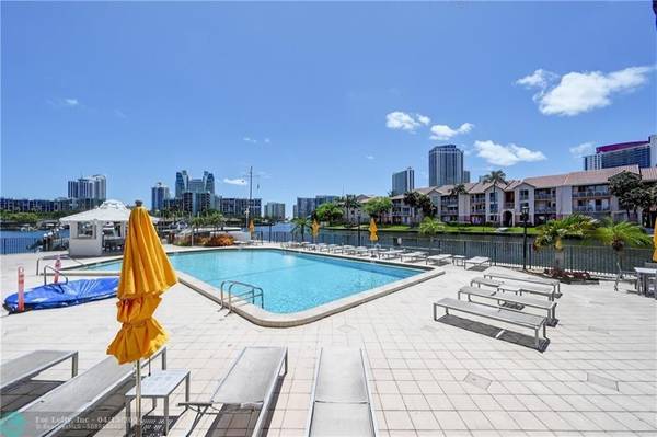 Hallandale Beach, FL 33009,300 Three Islands Blvd  #12