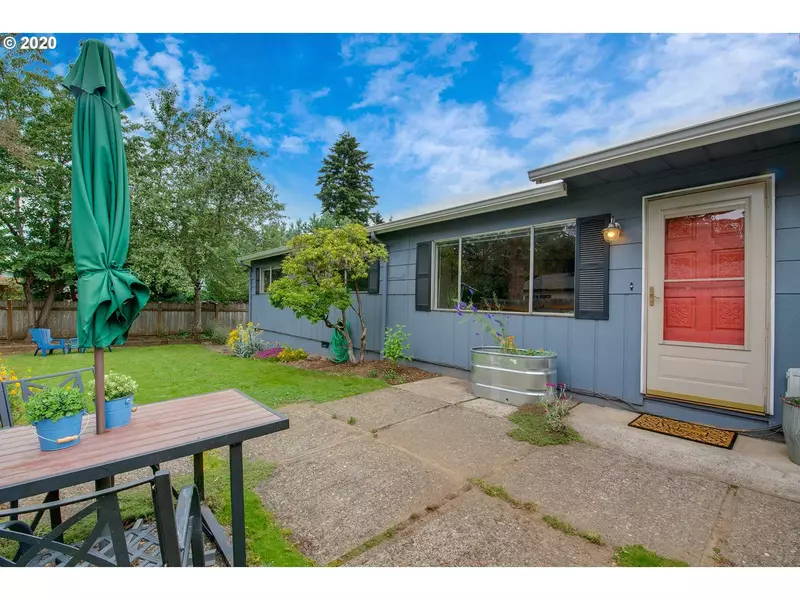 8827 SE KNAPP ST, Portland, OR 97266