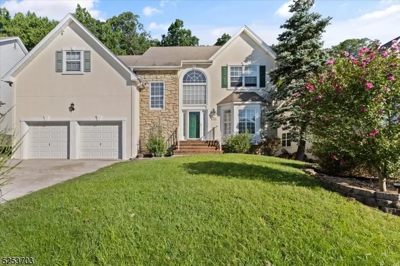 10 Red Bud Ln, Green Brook Twp., NJ 08812