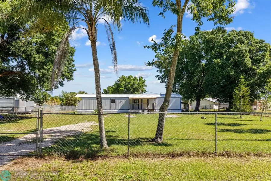 8827 SE 59th Street, Okeechobee, FL 34974