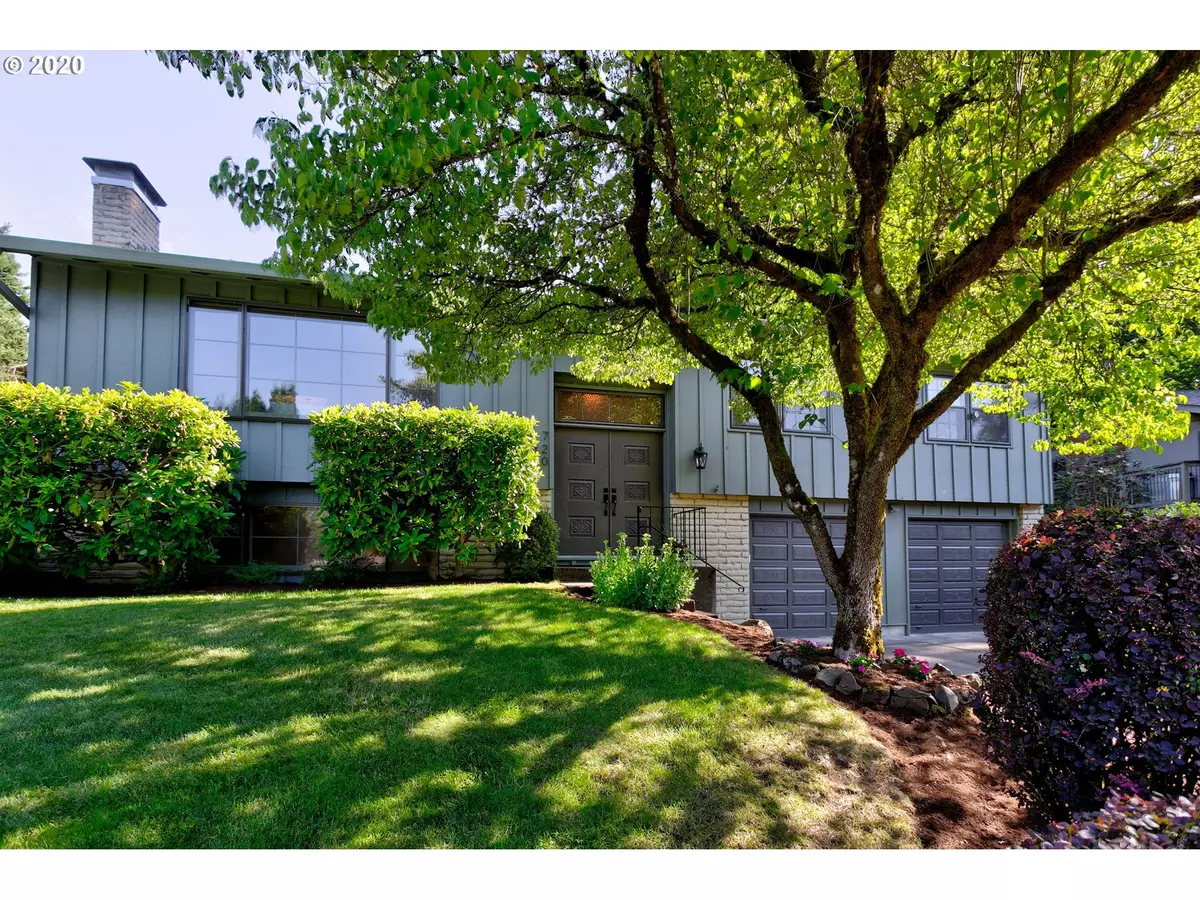 Lake Oswego, OR 97034,720 BRIERCLIFF LN