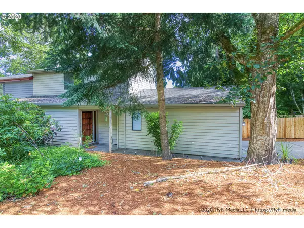 13 MOUNTAIN CIR, Lake Oswego, OR 97035