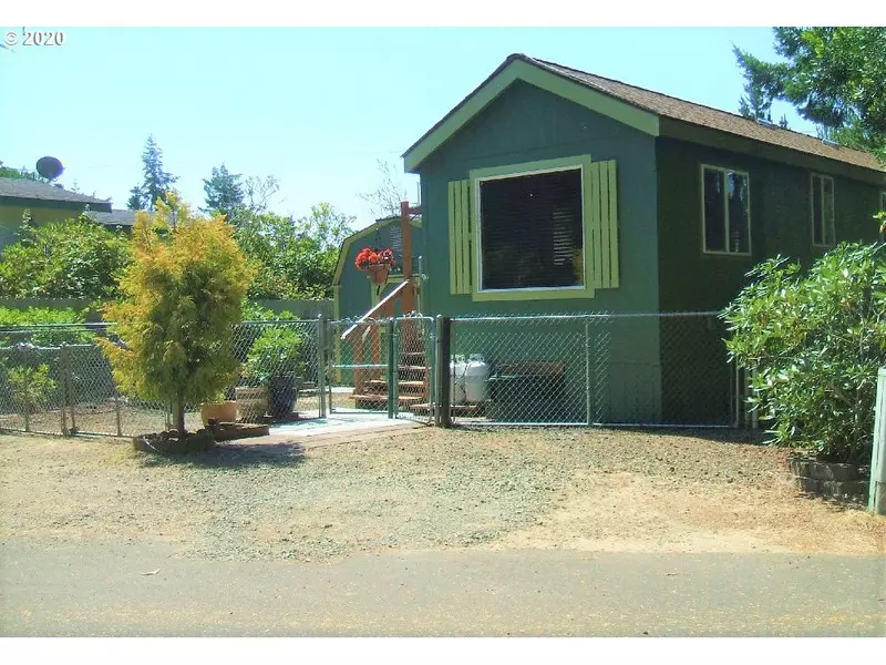 2 VILLAGE ST, Florence, OR 97439