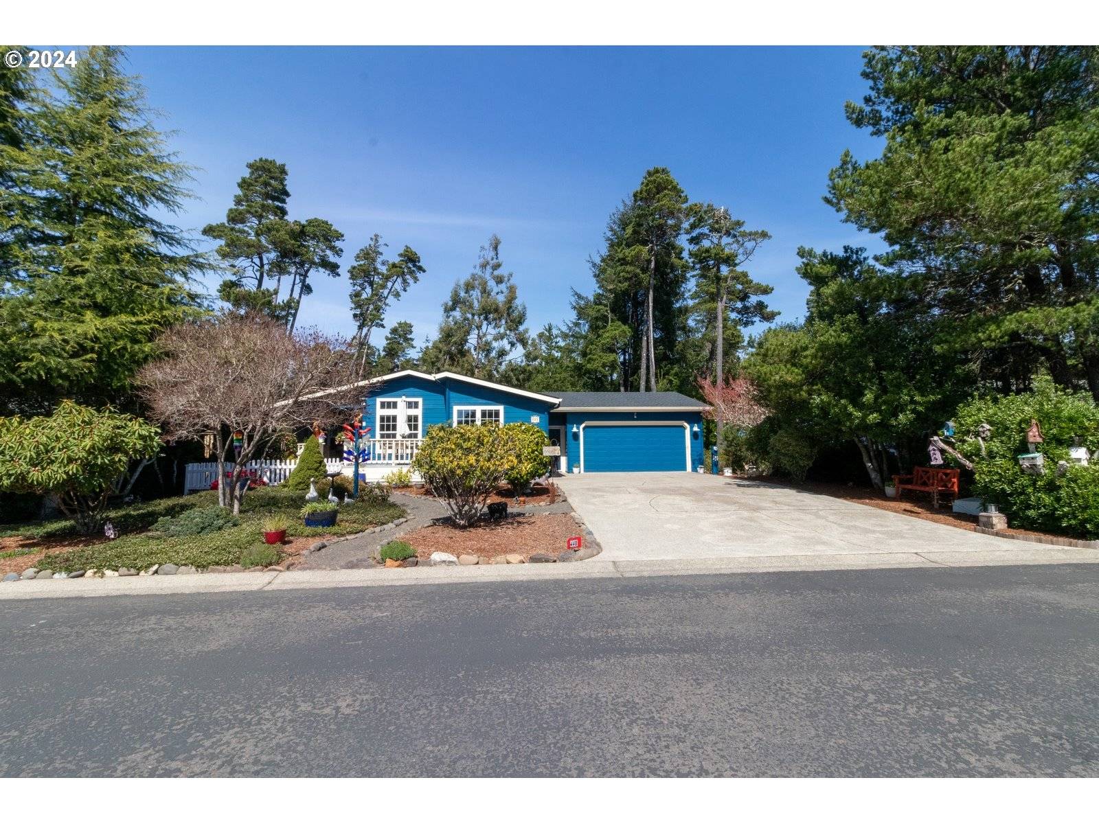 Florence, OR 97439,448 SHERWOOD LOOP