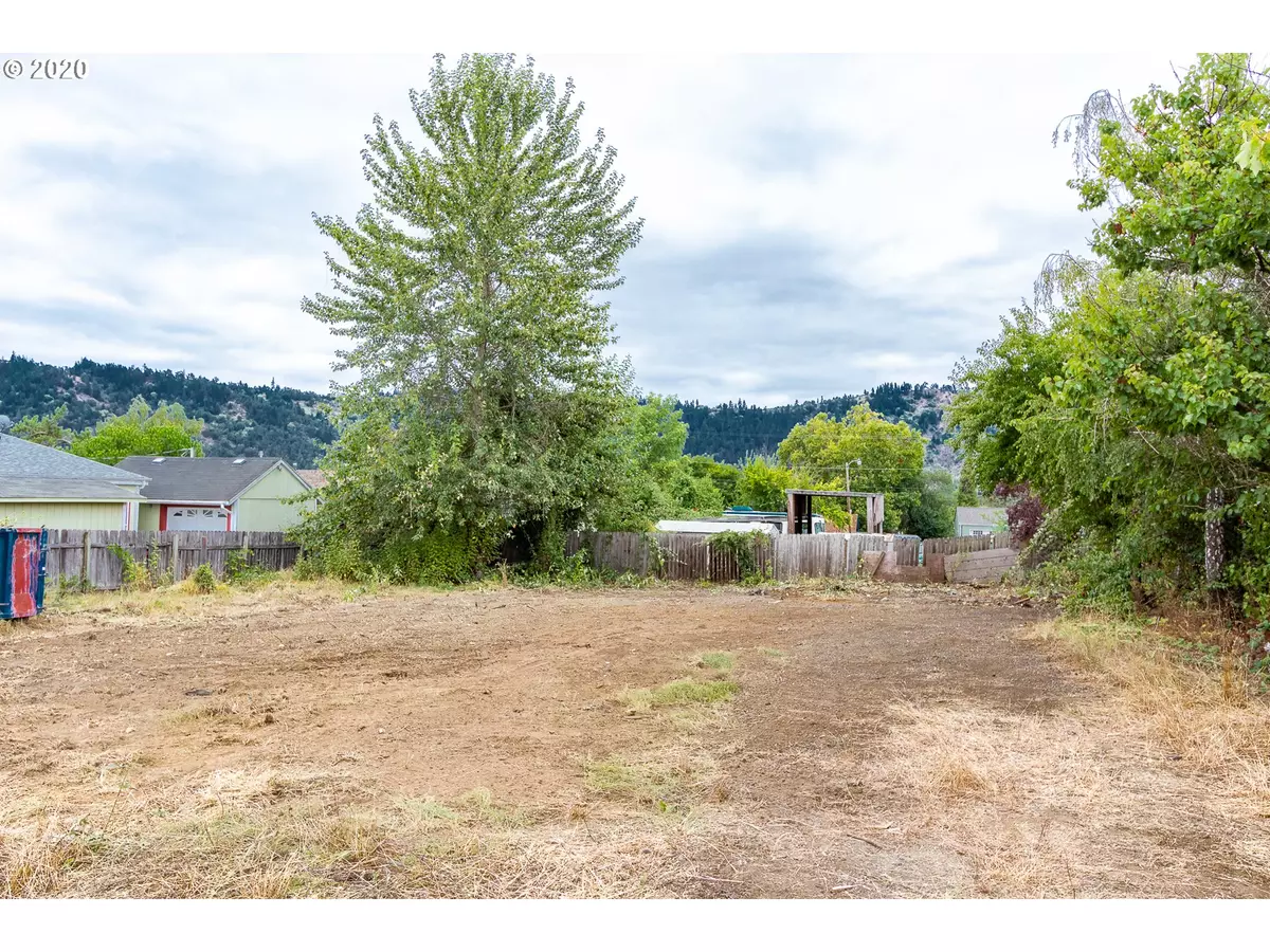 Winston, OR 97496,241 SE JOHNSON ST