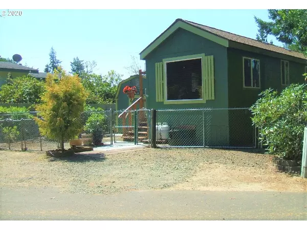 2 VILLAGE ST, Florence, OR 97439