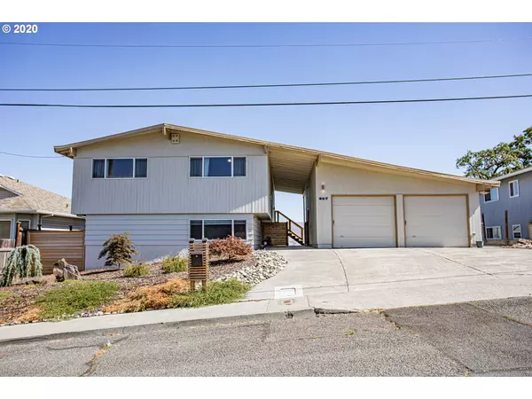 The Dalles, OR 97058,907 E 18TH